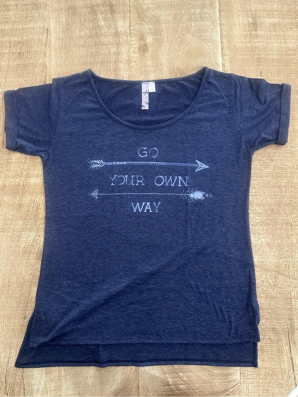Alya “Go Your Own Way” Graphic Tee | Small | Navy Blue